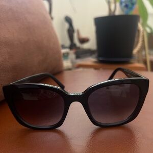 Elegant Black Sunglasses